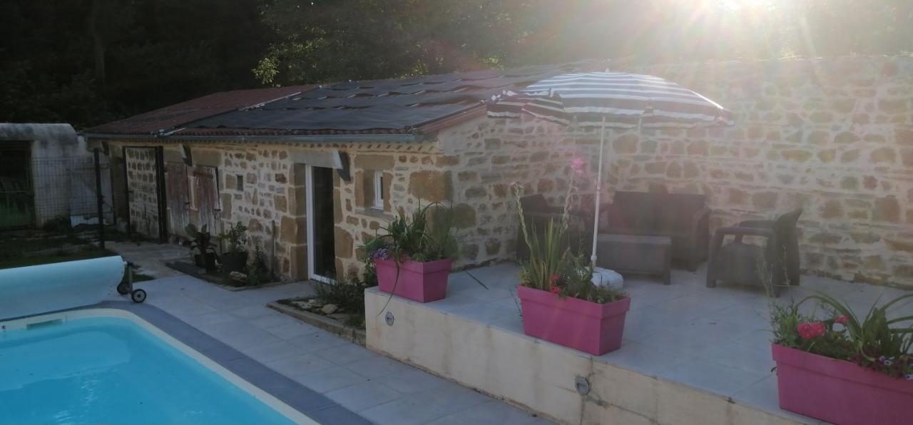 La Salamandre Vic-le-Comte Exterior foto